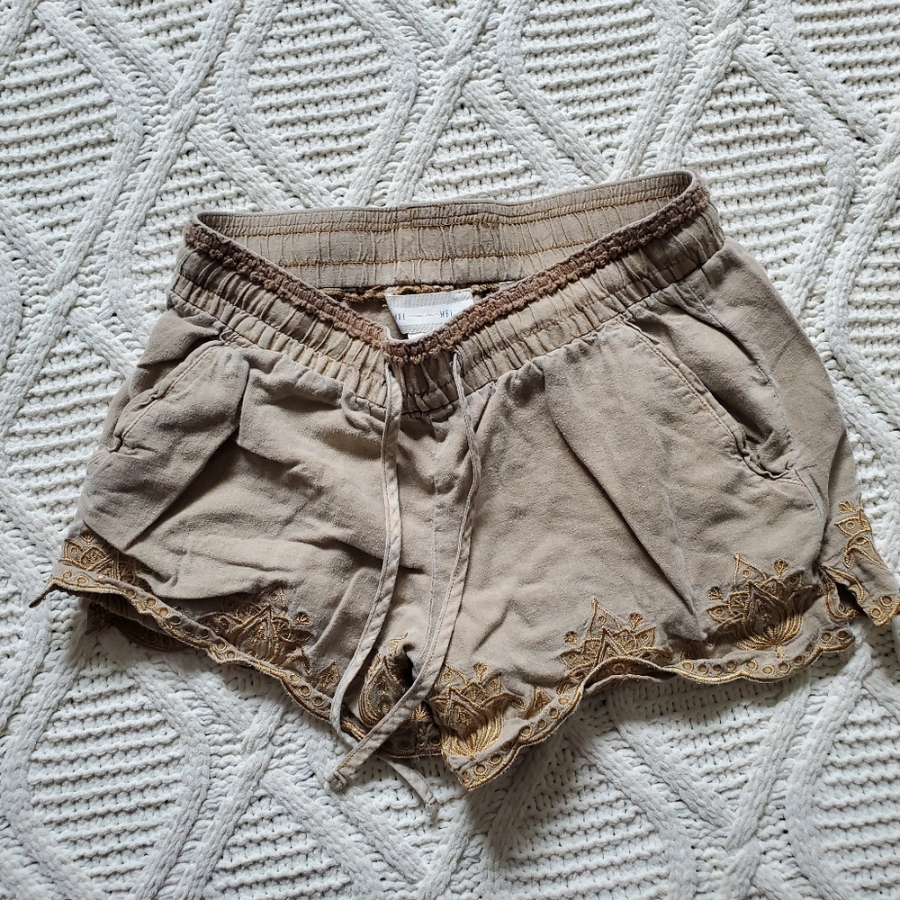 Hei Hei Khaki Scalloped Shorts